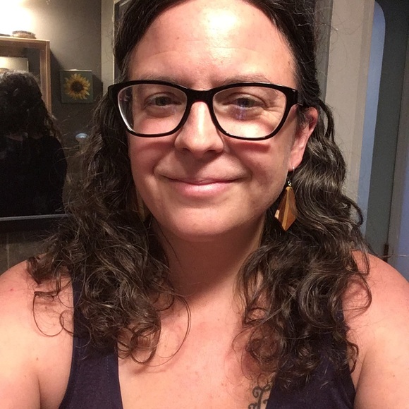 Meet your Posher, Sarah - Picture 1 of 2